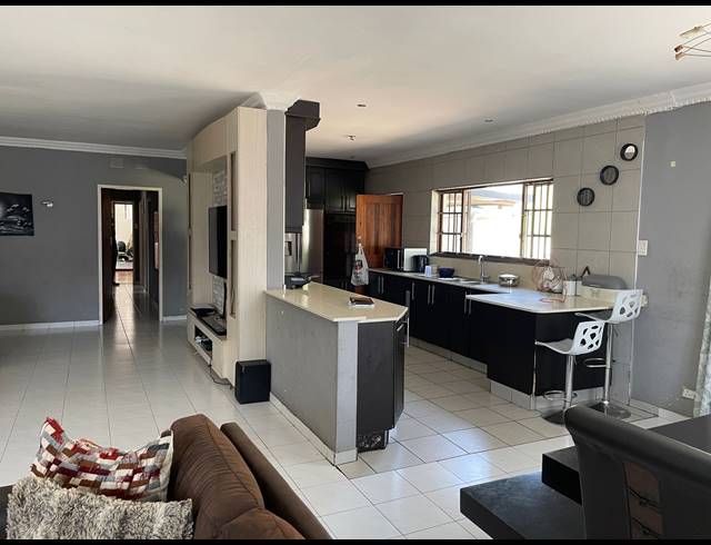 4 BEDROOM HOUSE FOR SALE IN WESTVILLE